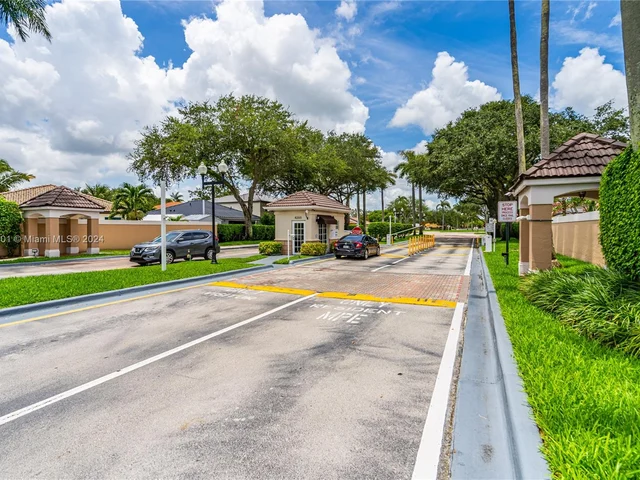 8220 NW 199th Ter, Hialeah FL 33015