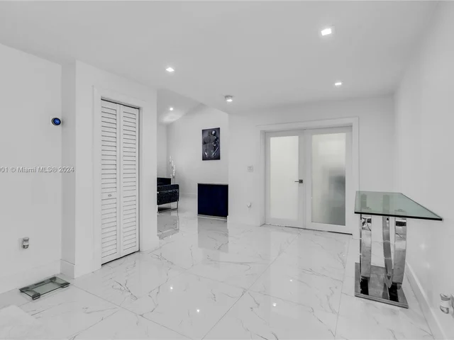 8220 NW 199th Ter, Hialeah FL 33015