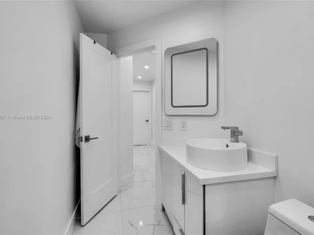 8220 NW 199th Ter, Hialeah FL 33015