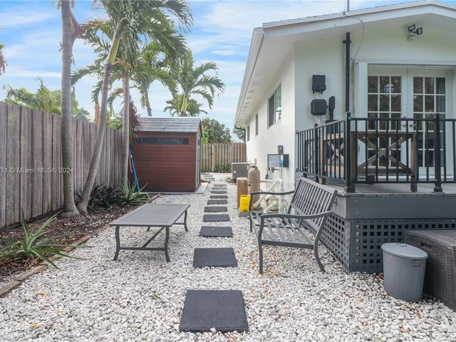 1417 NE 27th St, Wilton Manors FL 33334