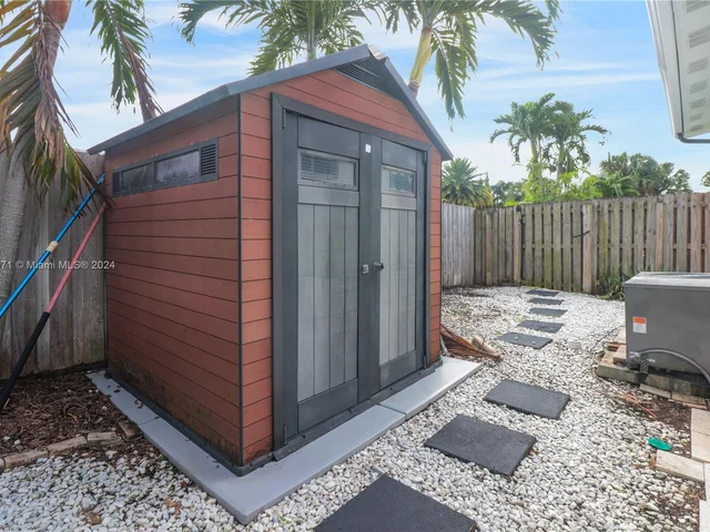 1417 NE 27th St, Wilton Manors FL 33334