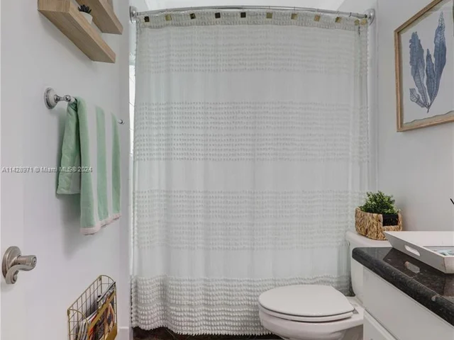 1417 NE 27th St, Wilton Manors FL 33334