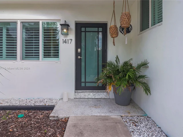 1417 NE 27th St, Wilton Manors FL 33334