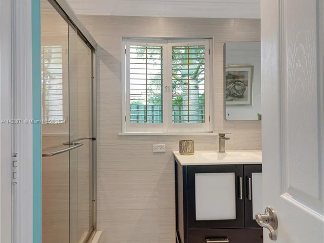 1417 NE 27th St, Wilton Manors FL 33334