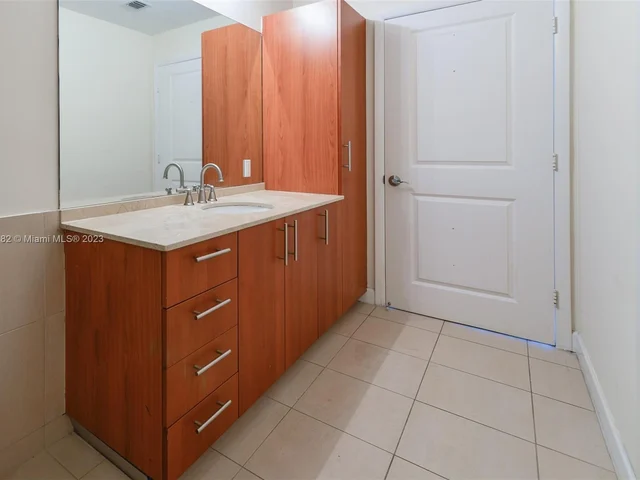 1945 S Ocean Dr # 1903, Hallandale Beach FL 33009