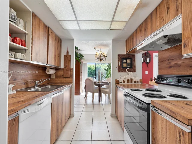 9931 W Atlantic Blvd, Coral Springs FL 33071