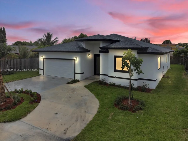 8708 NW 57th Dr, Tamarac FL 33321