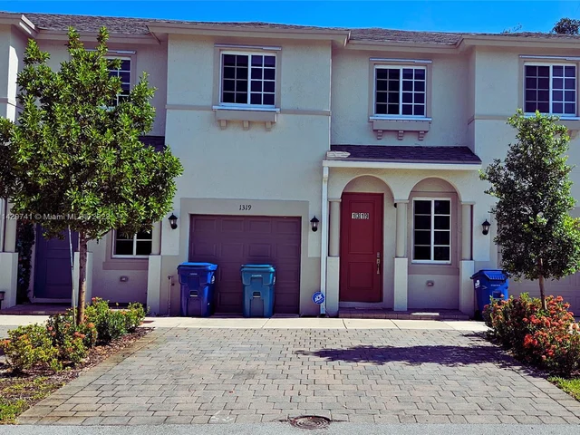 1319 NW 208th Ter, Miami Gardens FL 33169