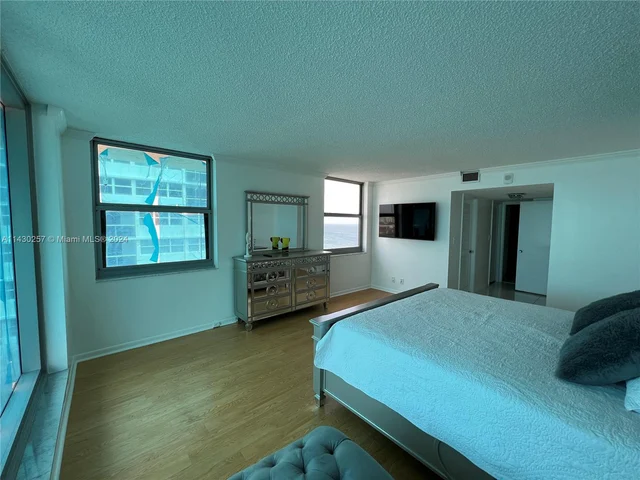 1912 S Ocean Dr # 19C, Hallandale Beach FL 33009