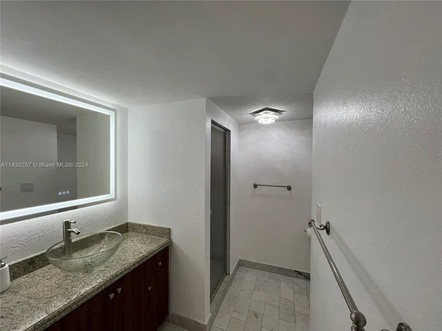 1912 S Ocean Dr # 19C, Hallandale Beach FL 33009