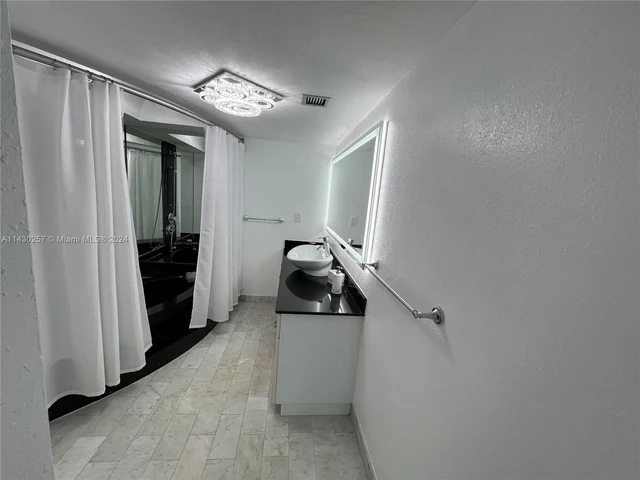 1912 S Ocean Dr # 19C, Hallandale Beach FL 33009