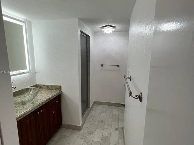 1912 S Ocean Dr # 19C, Hallandale Beach FL 33009