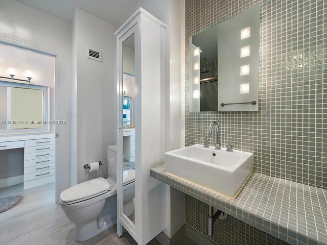 800 West Ave, Miami Beach FL 33139