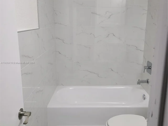 4711 NW 17th St, Lauderhill FL 33313