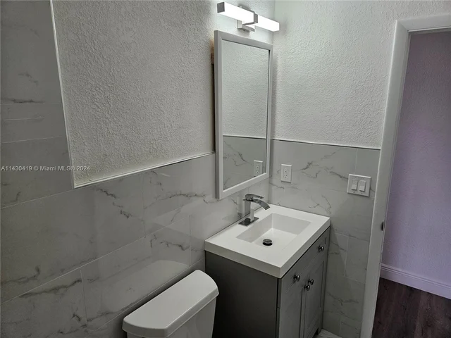 4711 NW 17th St, Lauderhill FL 33313