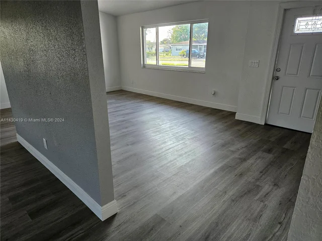 4711 NW 17th St, Lauderhill FL 33313