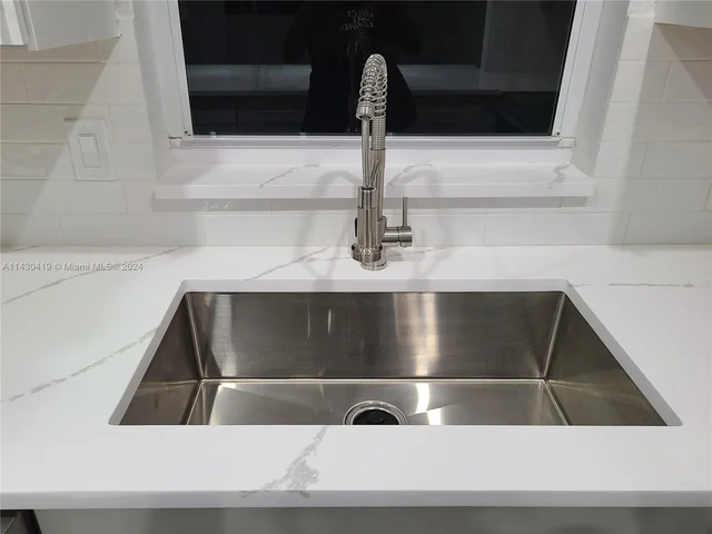 4711 NW 17th St, Lauderhill FL 33313