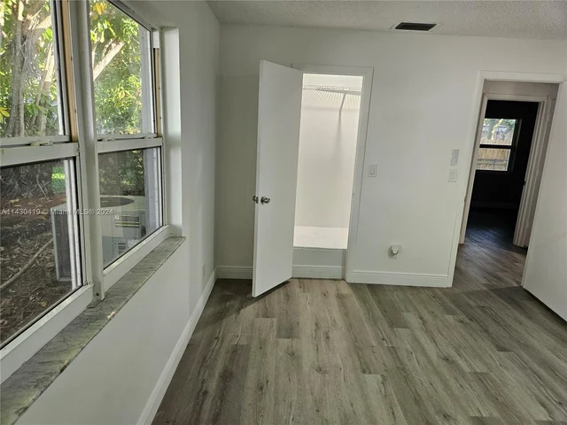 4711 NW 17th St, Lauderhill FL 33313