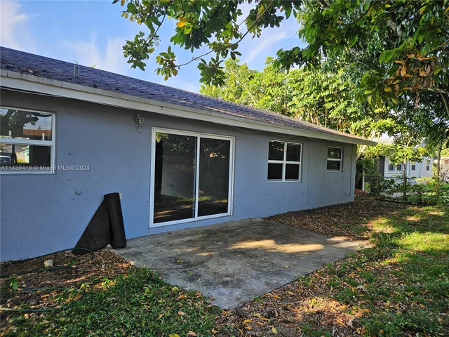 4711 NW 17th St, Lauderhill FL 33313