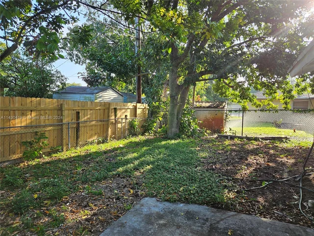 4711 NW 17th St, Lauderhill FL 33313