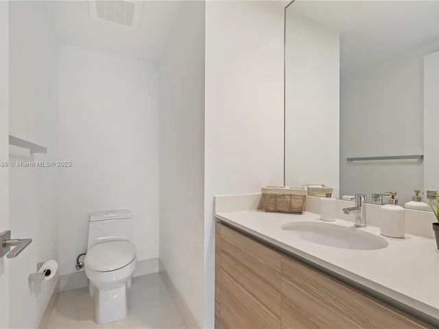 121 NE 34th St # 1008, Miami FL 33137