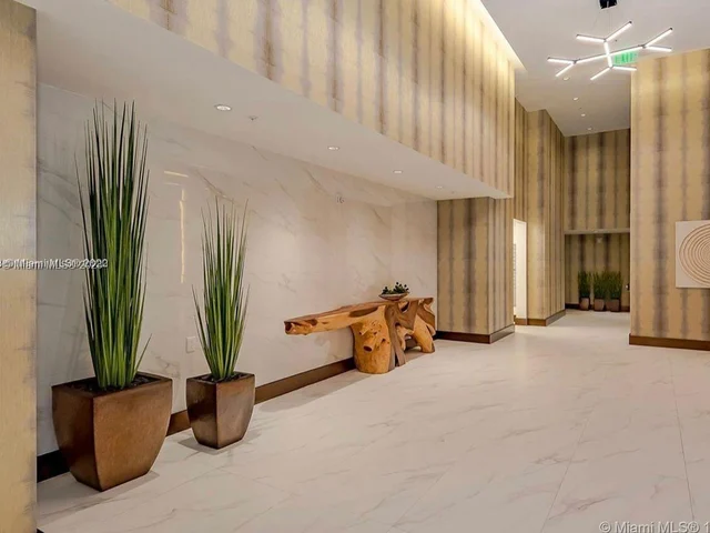 2960 NE 207th St # 704, Aventura FL 33180