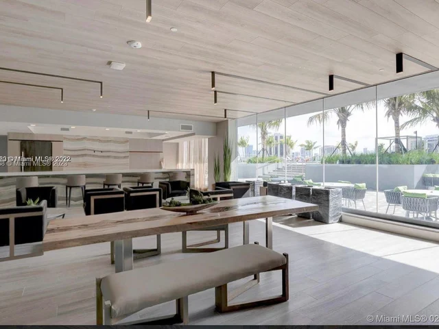 2960 NE 207th St # 704, Aventura FL 33180