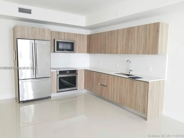 2960 NE 207th St # 704, Aventura FL 33180