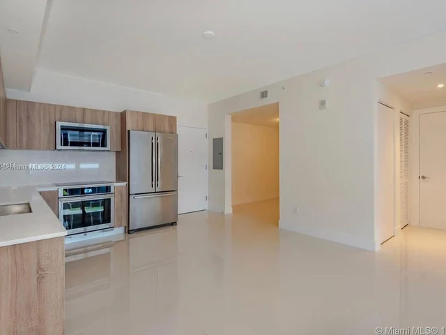 2960 NE 207th St # 704, Aventura FL 33180