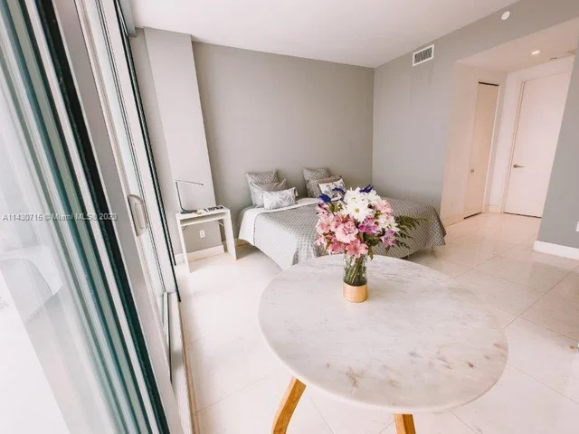 16901 Collins Ave # 504, Sunny Isles Beach FL 33160