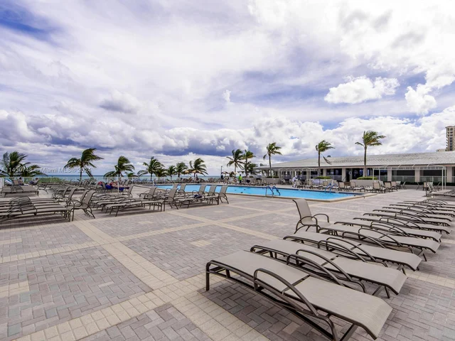 1985 S Ocean Dr # 2L, Hallandale Beach FL 33009