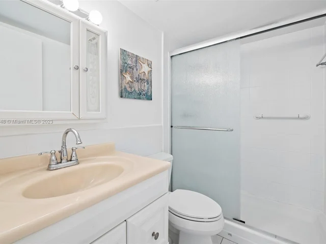 1985 S Ocean Dr # 2L, Hallandale Beach FL 33009