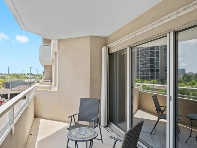 1985 S Ocean Dr # 2L, Hallandale Beach FL 33009