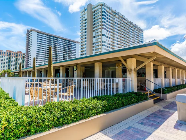1985 S Ocean Dr # 2L, Hallandale Beach FL 33009