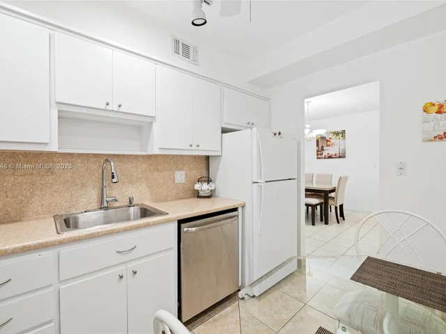 1985 S Ocean Dr # 2L, Hallandale Beach FL 33009