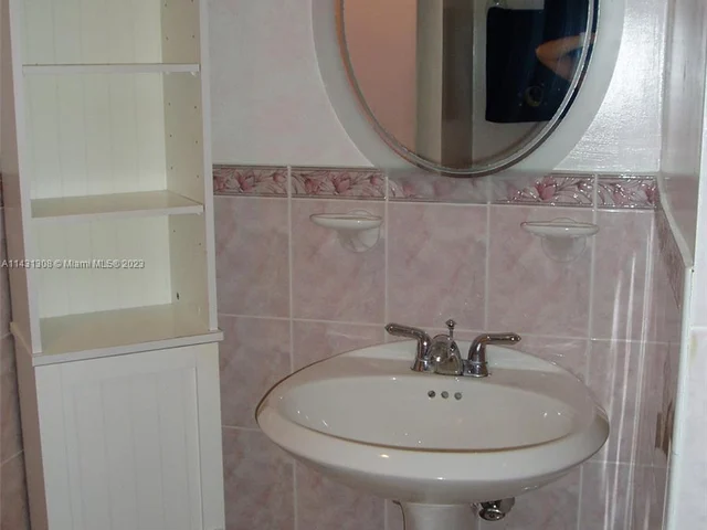 3545 NE 166th St # 803, North Miami Beach FL 33160