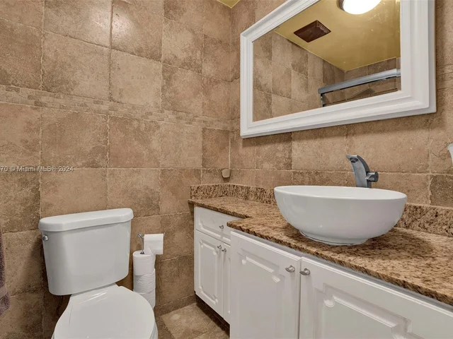 8240 NW 163rd St, Miami Lakes FL 33016