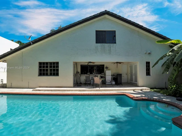 8240 NW 163rd St, Miami Lakes FL 33016