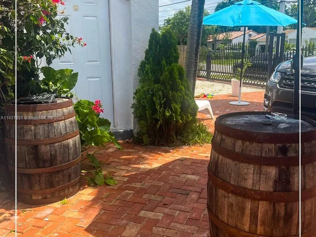 679 NE 87th St, Miami FL 33138