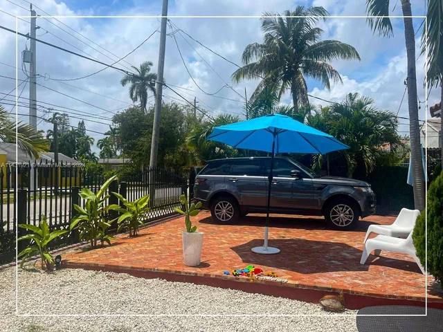 679 NE 87th St, Miami FL 33138