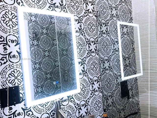 679 NE 87th St, Miami FL 33138