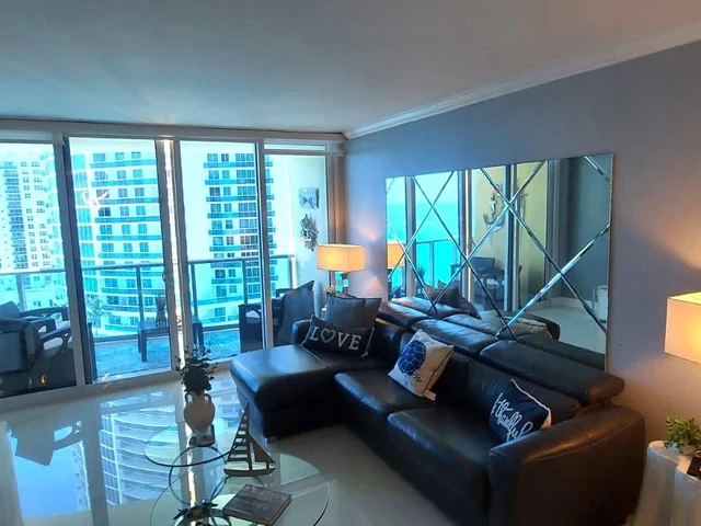 2501 S Ocean Dr, Hollywood FL 33019