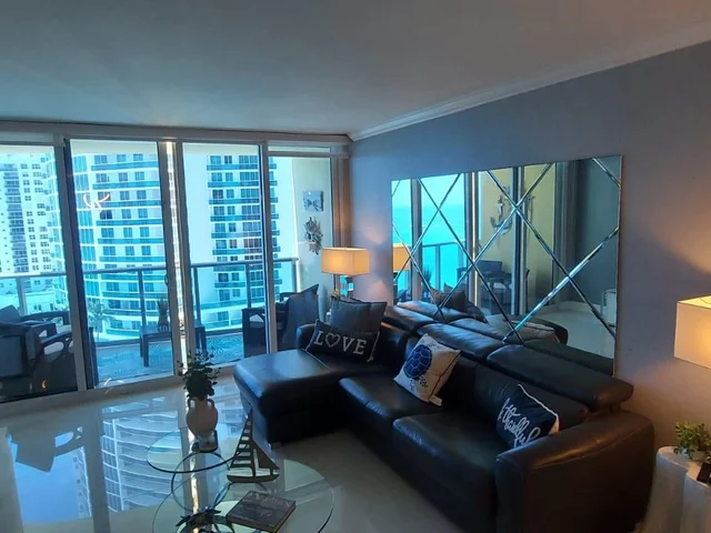 2501 S Ocean Dr, Hollywood FL 33019