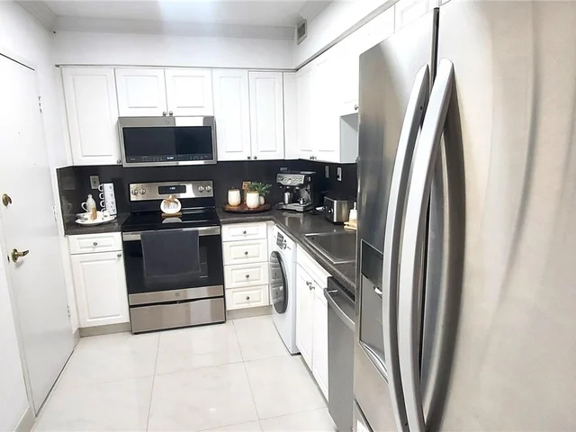 2501 S Ocean Dr, Hollywood FL 33019