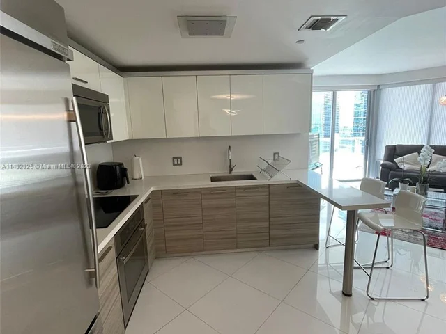 1300 Brickell Bay Dr # 1802, Miami FL 33131