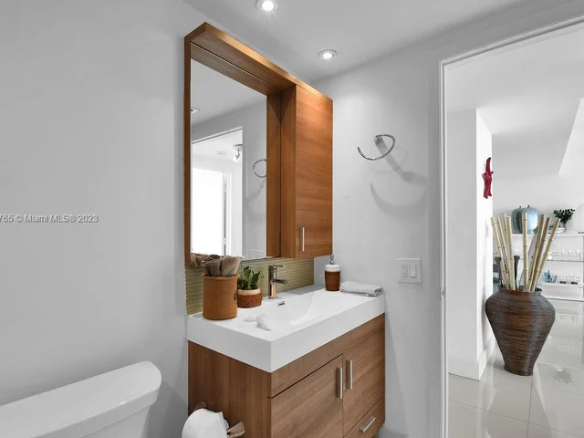 650 West Ave # 2710, Miami Beach FL 33139