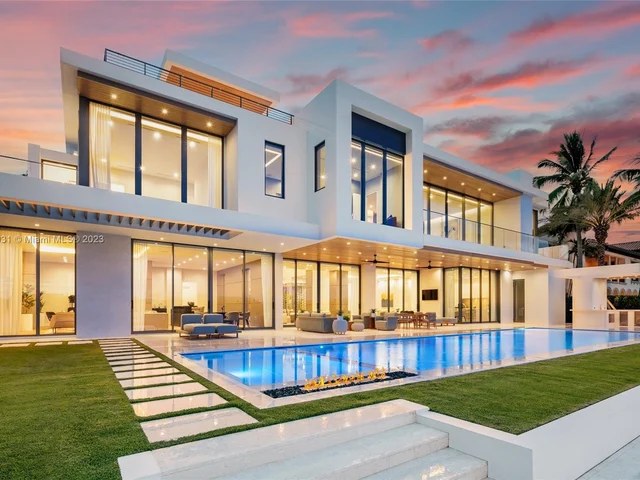 2412 Laguna Dr, Fort Lauderdale FL 33316