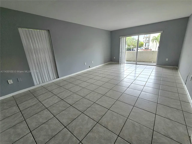 6902 N KENDALL DRIVE # E202, Pinecrest FL 33156