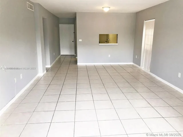 6902 N KENDALL DRIVE # E202, Pinecrest FL 33156