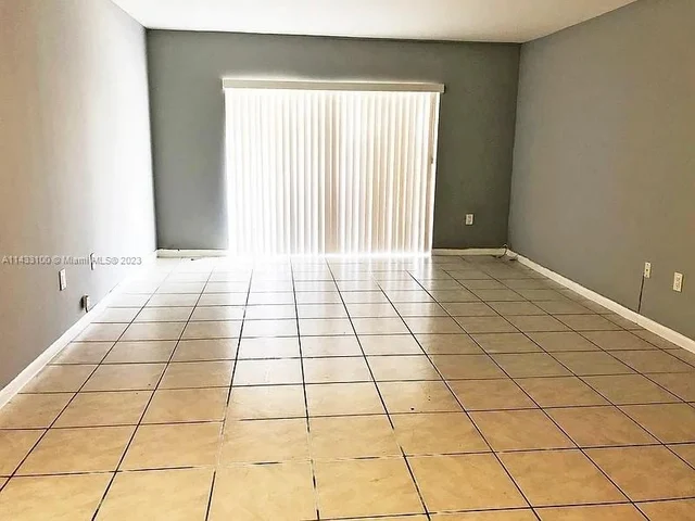 6902 N KENDALL DRIVE # E202, Pinecrest FL 33156